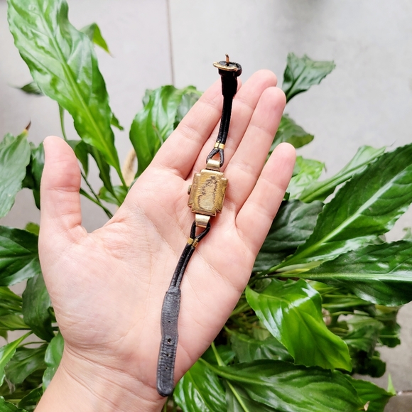 Vintage Ancre 17 Rubis Leather Cord Watch - Picture 9 of 9